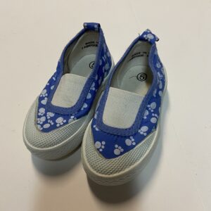 unisex slip on shoes (size 4.5)