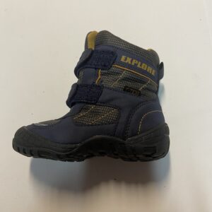 boys winter boots (size 7.5)