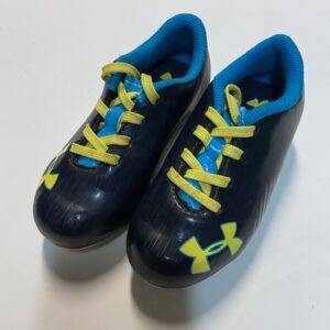 under armour  soccer cleats (size 8)
