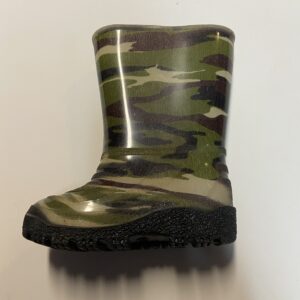 camo rubber rain boots (size 6)