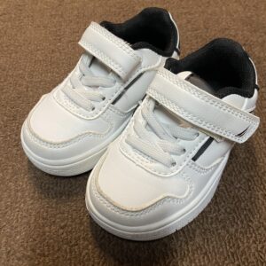 Nautica unisex sneakers (size 5)