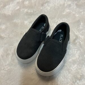 the children's place slip on sneakers (size 6)