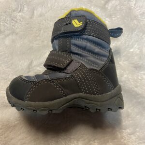 Joe fresh winter boots (size 4)