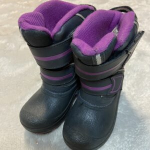 girls Winter Boots (size 6)