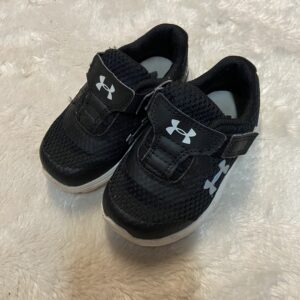 Under Armour Sneakers (size 5)