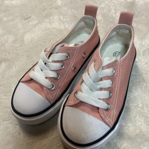 fashion kids brand new Sneakers (size 7)
